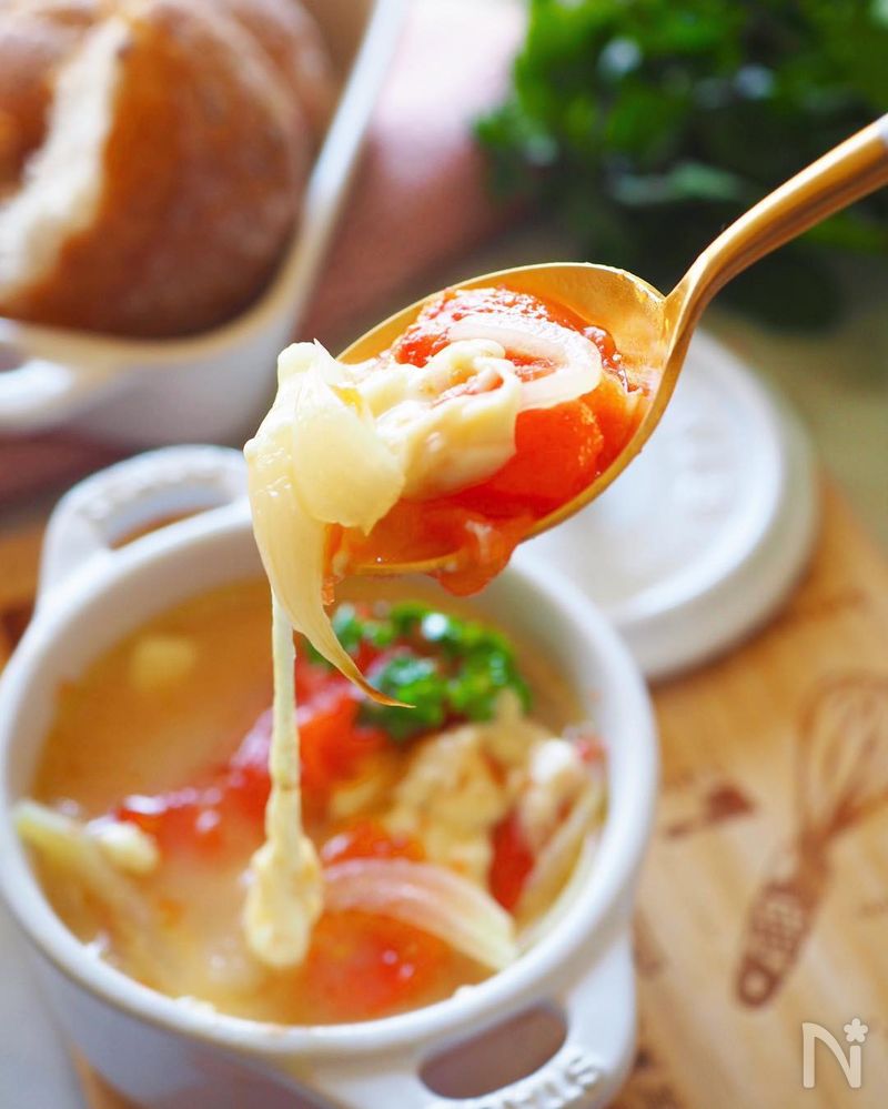 【時短メニュー】忙しい朝に丸ごとトマトのトマトグラタンスープ by 道添明子〈あーぴん〉 レシピサイト