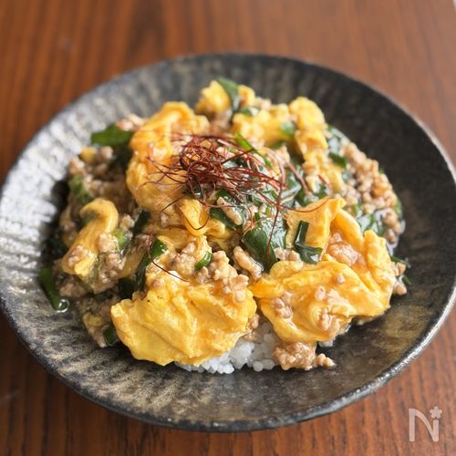 ニラとひき肉のとろ卵丼