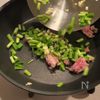 米が一瞬で消える。旨すぎる【究極の無限ニラ飯】の工程3