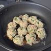 トマトダレで食べる！【焼きニラシュウマイ】の工程3