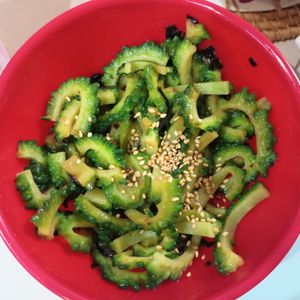 milkの作ってみた!投稿(ゴーヤのやみつき梅昆布和え・夏の疲れをとる栄養たっぷり！)