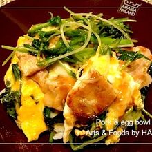 【にんにく醤油】で豚玉丼　つるむらさき入り