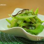 セロリと塩コンブのマヨ炒め
