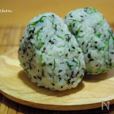 おかひじきとゴマ塩のおにぎり