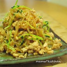 豆苗と糸こんの甘辛鶏そぼろ炒め