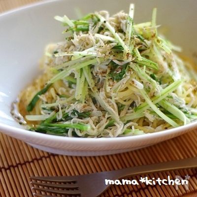 ピリッ黒七味!窯揚げしらすと水菜のオイルパスタ