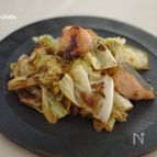 鮭とキャベツの味噌ゴマ炒め