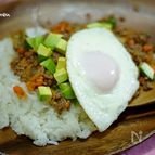 肉味噌とアボカドの、のっけ丼