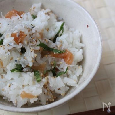 大葉と梅とじゃこの混ぜご飯