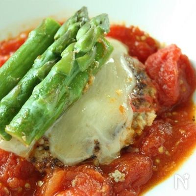 とろ〜りチーズのフレッシュトマト煮込みハンバーグ