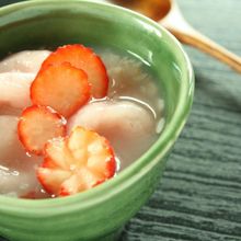 いちご甘酒お汁粉☆いちごの白玉入り