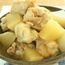 定番♪鶏手羽元と大根の煮もの