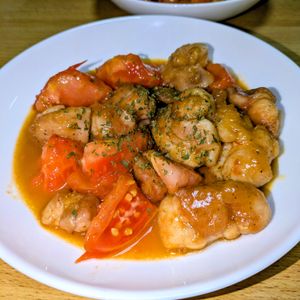joe sanの作ってみた!投稿(ごはんがすすむ！鶏肉とトマトのガリバタ炒め)
