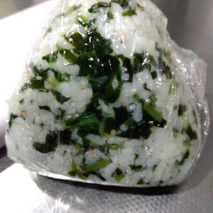 ハムっころの作ってみた!投稿(小松菜とワカメの混ぜごはん)