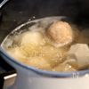 【里芋とつくねの塩酢橘煮】の工程2