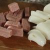 【新タマネギとスパムのチャンプルーパスタ】の工程1