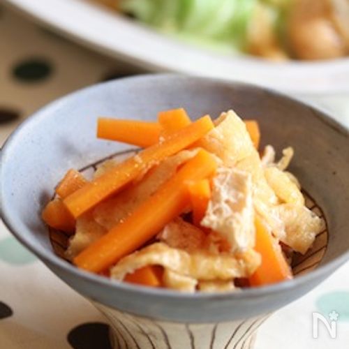 揚げとにんじんの和え物