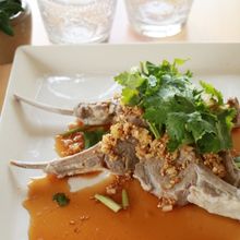 茹で塩ラム肉の香味ラー油だれ