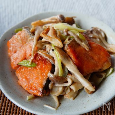【鮭ときのこのマヨポン炒め】箸が止まらない美味しさです😋