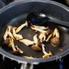 『小松菜ときのこのにんにく醤油和え』パパッと10分副菜☆の工程1