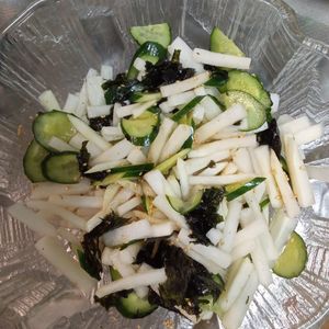 鶏皮坊主の作ってみた!投稿(居酒屋風《手が止まらん♡大根サラダ》)