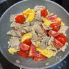 すぐできる！《豚肉とトマトの卵炒め》の工程4