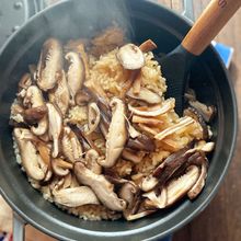 簡単で香りよし！椎茸だけの炊き込みご飯