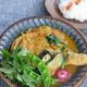 【骨付き鶏もも肉のスープカレー】じんわり温まる！
