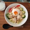 ゆの作ってみた!投稿(やっちゃいな!『焼き鳥シーザー丼』火を使わず作れる丼ぶり♡)