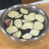 超簡単!食べ出したら止められない【豚バラナスの中華炒め】の下準備