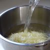 衝撃の美味しさ！取り合いになる！？【山盛りポテト】の工程2