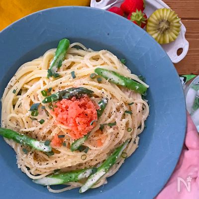 フライパンで気軽に作れる『明太子とアスパラのクリームパスタ』