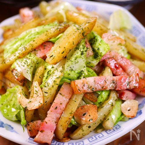 行列の定食屋さんの🍚のり塩じゃがバター野菜炒め定食🤩