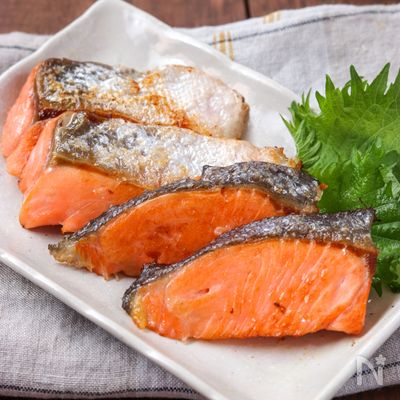 【冷凍作り置き】お弁当に!フライパンで簡単!鮭の塩焼き
