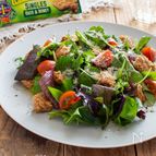 朝食サラダ。簡単！シリアルバーをくだいて。忙しい朝に♪