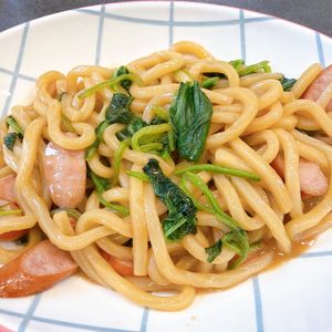 MGCATの作ってみた!投稿(5分で完成♪『青菜とウインナーの和風焼きうどん』)