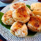 【香ばしい味噌の焼きおにぎり】ピリッと生姜ネギ入り