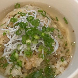 すみれの作ってみた!投稿(出汁茶漬けで食べる【しらすとねぎの焼きおにぎり】絶品です♡)