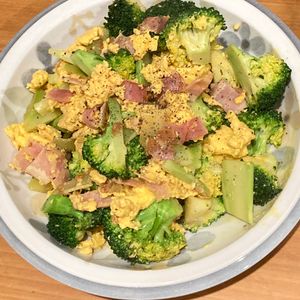 すみれの作ってみた!投稿(ブロッコリーとベーコンのふんわり卵炒め。)