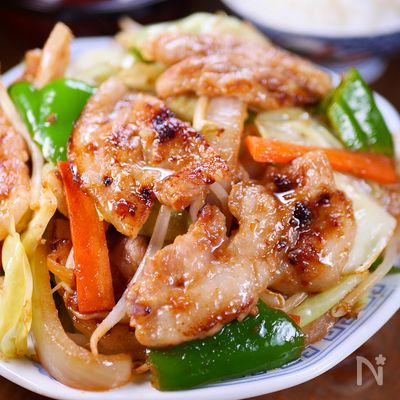 行列の定食屋さんの🍚豚の味噌みりん漬け焼き野菜炒め定食🤩