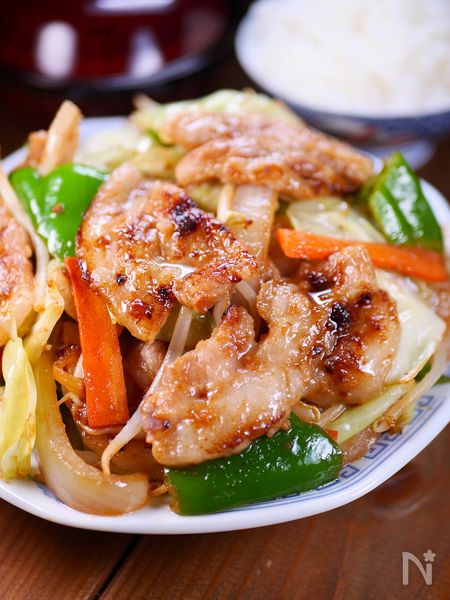 行列の定食屋さんの🍚豚の味噌みりん漬け焼き野菜炒め定食🤩