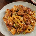 【ご飯がモリモリいける】鶏肉とレンコンのヤンニョム風旨辛炒め