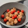 鶏肉とミニトマトのにんにく醤油炒めの工程3