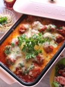 ホットプレートでミートボールのチーズトマト煮込み