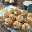 材料3つ！レンジで2分！失敗なし！
鬼ラクなシュー生地
