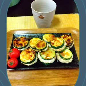 チョロリスの作ってみた!投稿(【ズッキーニの甘酢はさみ焼き】じゅわっと絶品おかず♡)