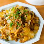 『ひき肉と新玉ねぎときのこのカレーケチャップ炒め』