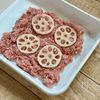 ひと工夫で美味しさアップ！【れんこんの肉詰め風照り焼き】の工程2