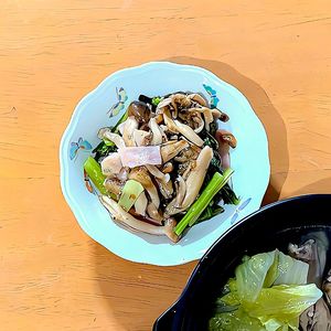 かおちゃんの作ってみた!投稿(しめじと小松菜の《ベーコン♡きんぴら》)