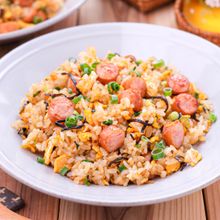 【塩こんぶバター炒飯】ウインナーと卵で絶品炒飯！味付け簡単♪
